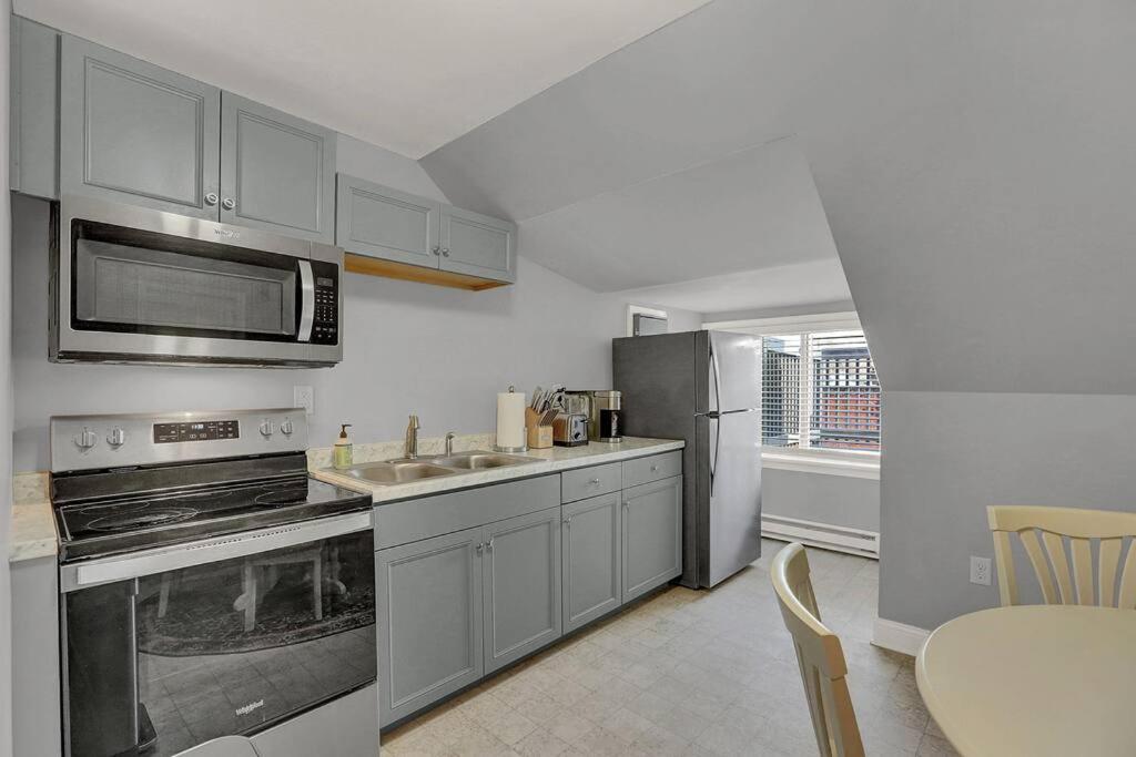 Suites On Seneca - Gorgeous One Bedroom Apartment แฮร์ริสเบิร์ก ภายนอก รูปภาพ