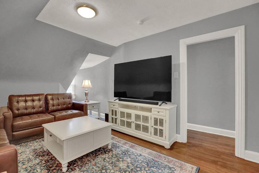 Suites On Seneca - Gorgeous One Bedroom Apartment แฮร์ริสเบิร์ก ภายนอก รูปภาพ