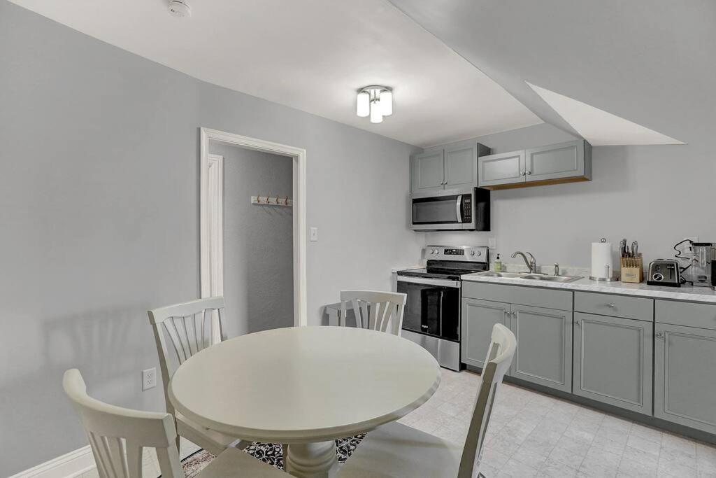 Suites On Seneca - Gorgeous One Bedroom Apartment แฮร์ริสเบิร์ก ภายนอก รูปภาพ